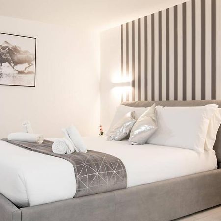 Unforgettable Split Level Jacuzzi Suite Navona - Top Collection 로마 외부 사진