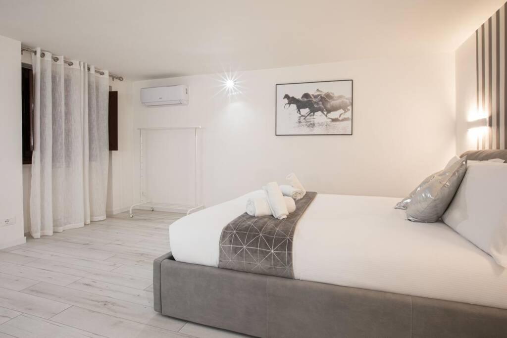 Unforgettable Split Level Jacuzzi Suite Navona - Top Collection 로마 외부 사진