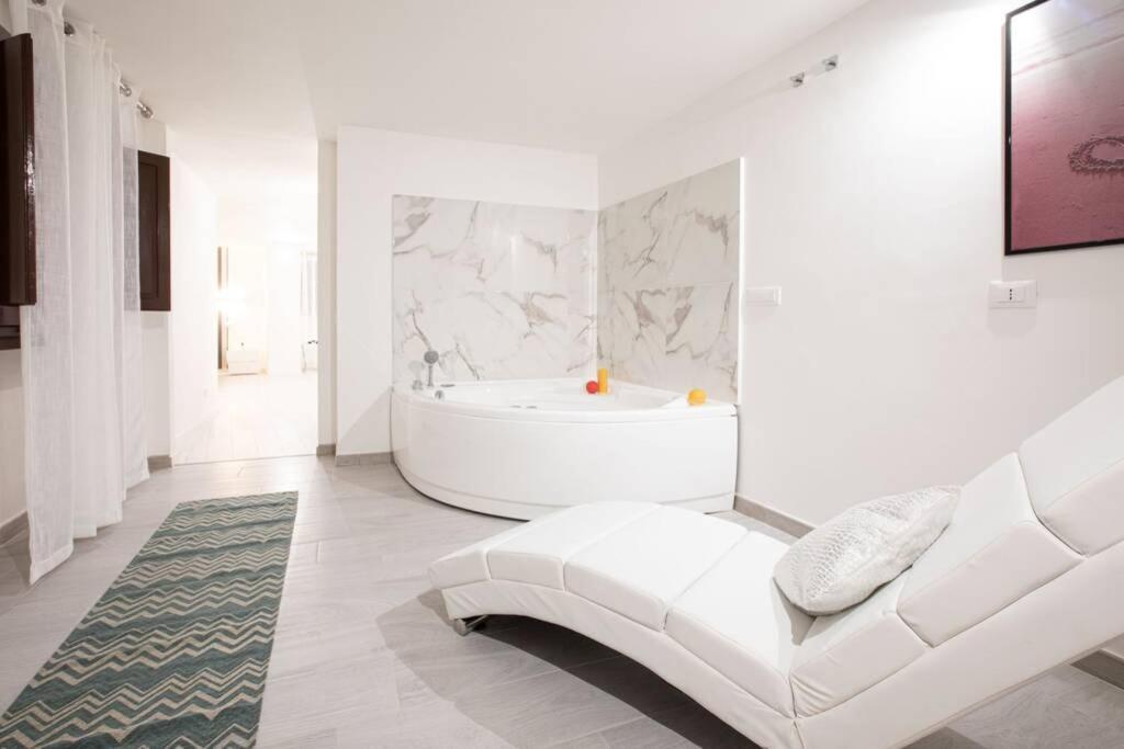 Unforgettable Split Level Jacuzzi Suite Navona - Top Collection 로마 외부 사진