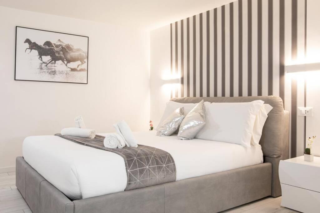 Unforgettable Split Level Jacuzzi Suite Navona - Top Collection 로마 외부 사진