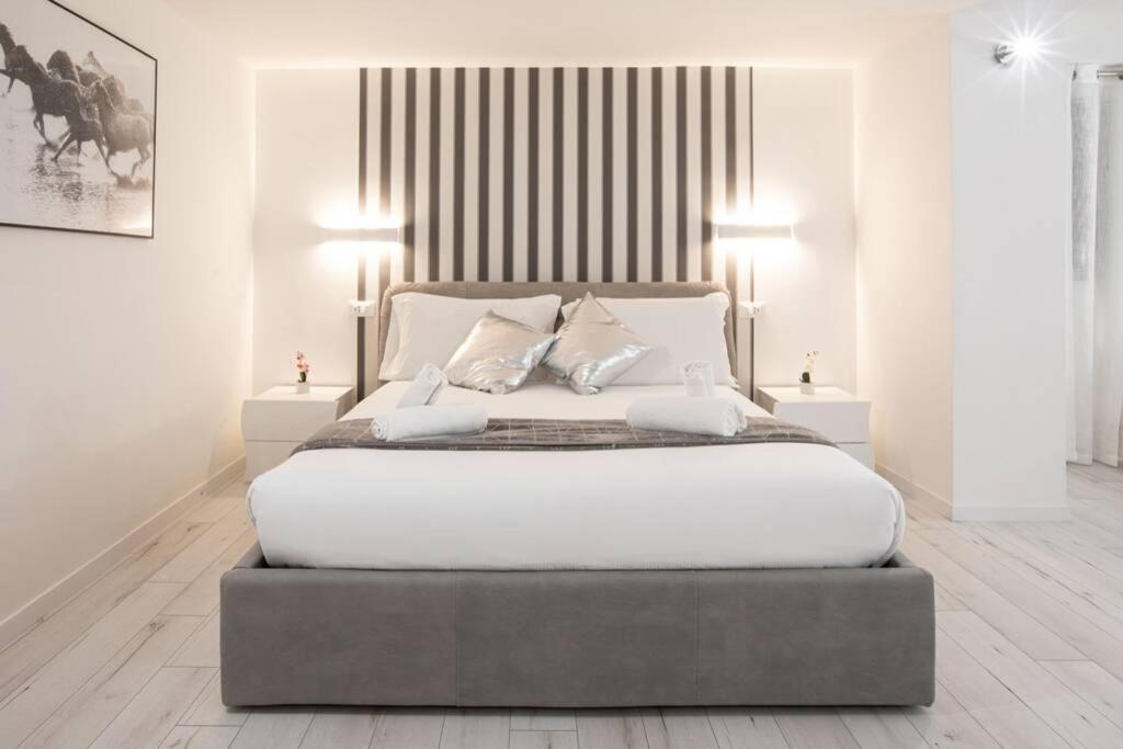 Unforgettable Split Level Jacuzzi Suite Navona - Top Collection 로마 외부 사진